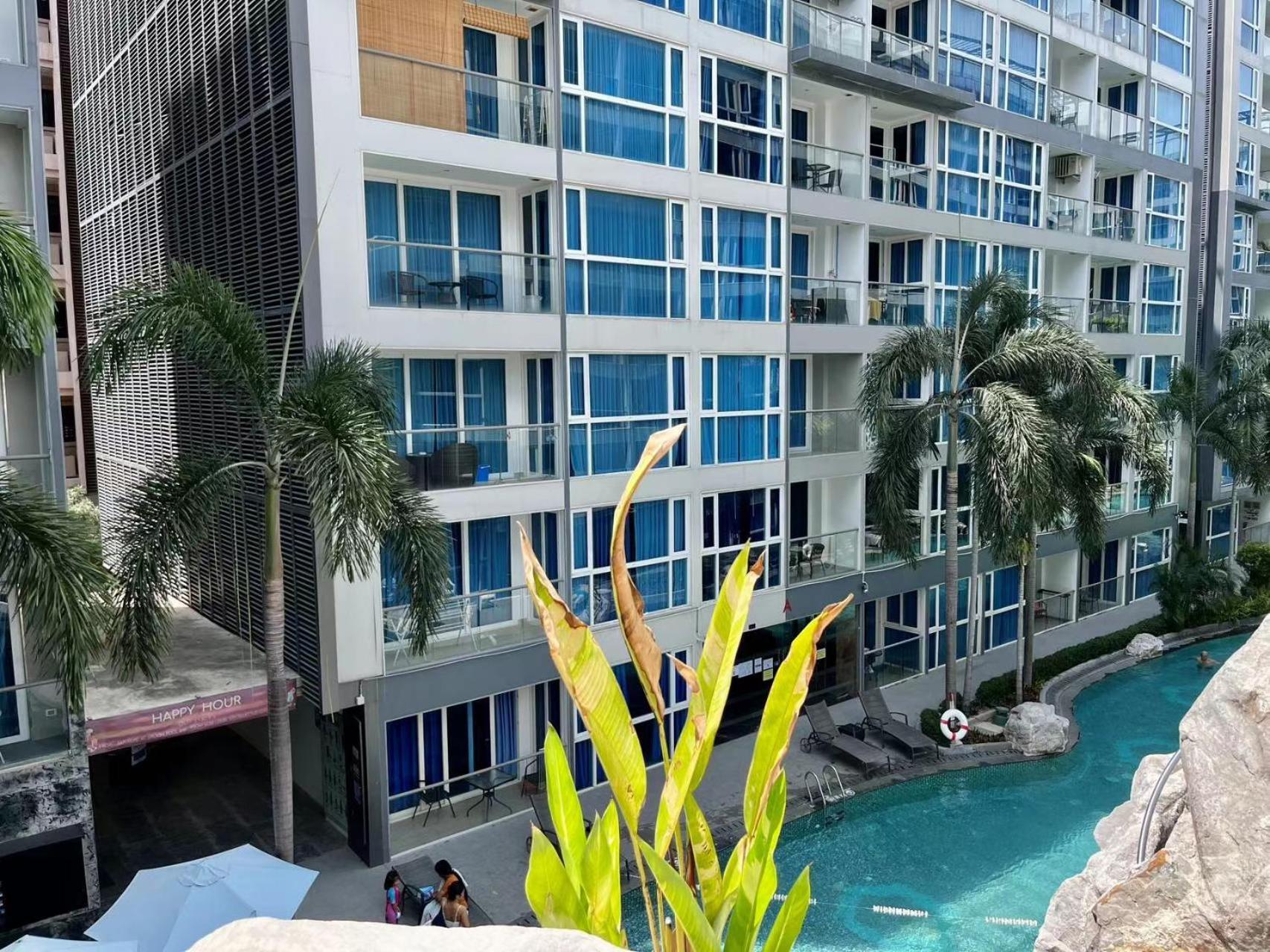 芭提雅中心地带 Centara Avenue 一房公寓5楼紧邻海滩酒吧街智能电视 *