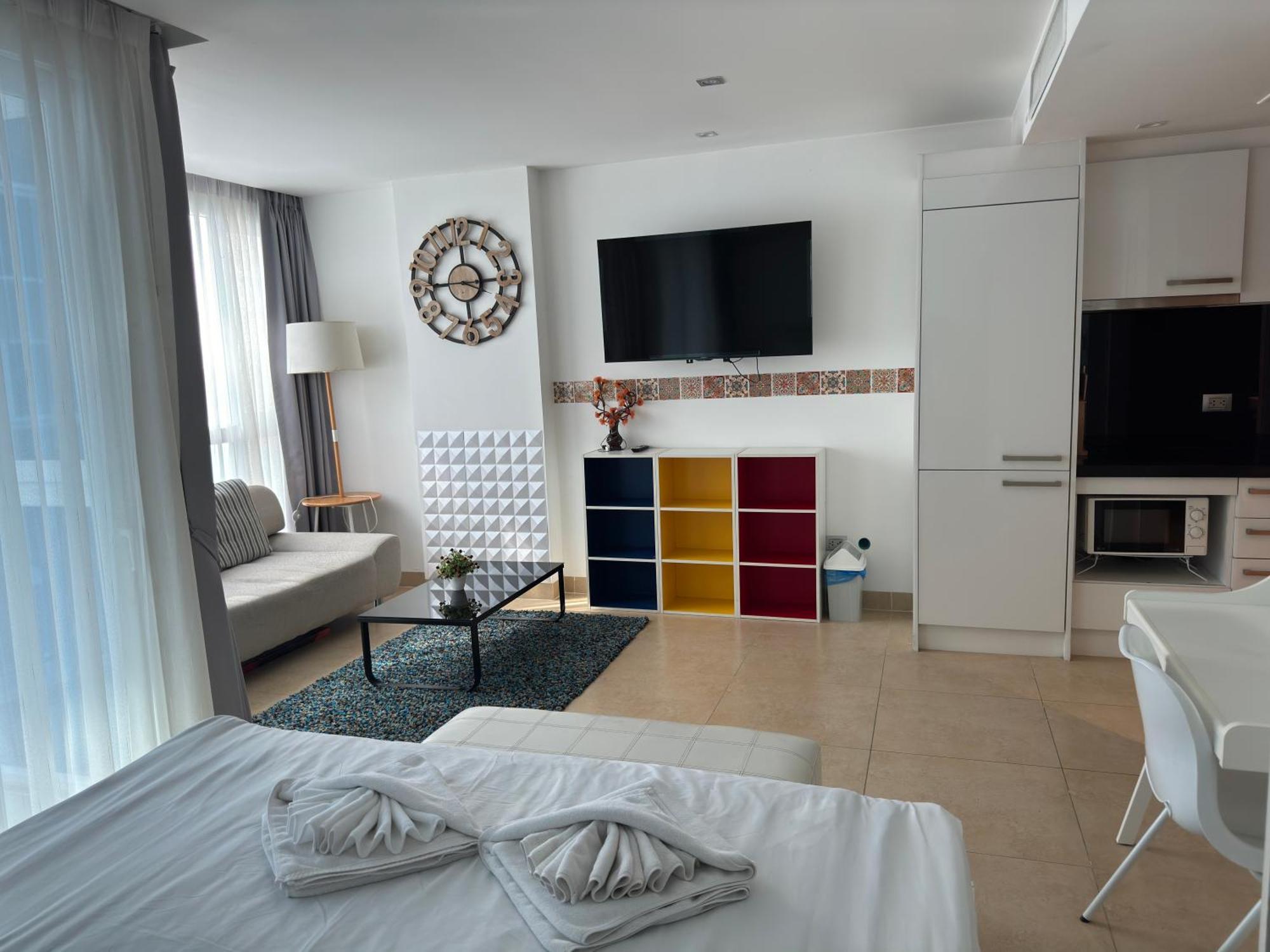 Appartement 芭提雅中心地带 Centara Avenue 一房公寓5楼紧邻海滩酒吧街智能电视 *
