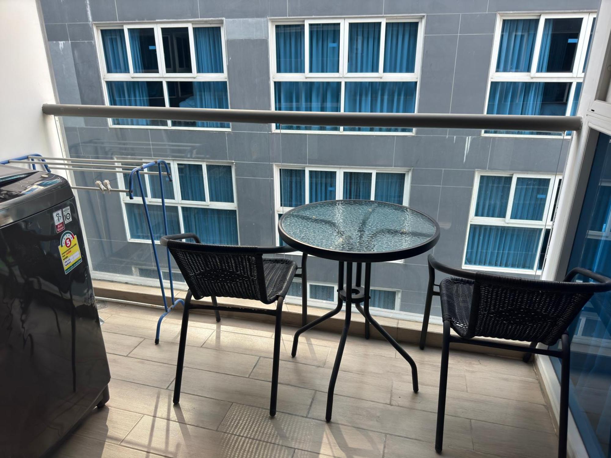 Appartement 芭提雅中心地带 Centara Avenue 一房公寓5楼紧邻海滩酒吧街智能电视
